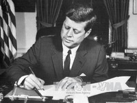 Mỹ tiếp tục công bố hơn 10.000 tài liệu về vụ ám sát Tổng thống Kennedy