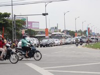 Tiền Giang - Bến Tre: Kẹt xe nghiêm trọng tại cầu Rạch Miễu