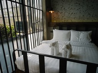 Trải nghiệm khách sạn nhà tù ở Bangkok
