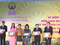 Lào trao huân chương độc lập cho Kiểm toán Nhà nước Việt Nam