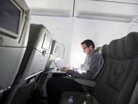Mỹ dỡ bỏ lệnh cấm thiết bị điện tử với 2 hãng hàng không Trung Đông