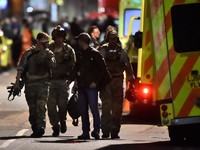 Bắt 12 đối tượng liên quan tới vụ khủng bố ở Anh