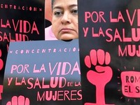 Những tranh cãi không có hồi kết quanh luật cấm phá thai tại El Salvador