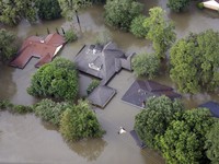 Bang Texas (Mỹ) đối mặt nhiều khủng hoảng sau bão lũ
