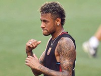 Nói lời chia tay đồng đội, Neymar chuẩn bị gia nhập PSG