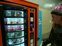 Máy cung cấp hàng tự động đầu tiên cho người vô gia cư ở Anh