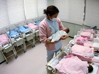 Nhật Bản ghi nhận số lượng trẻ sơ sinh thấp kỷ lục trong năm 2017