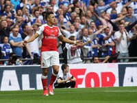 Arsenal từ chối bán, Sanchez muốn đi cũng không được
