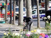 Pháp: Đối tượng đâm xe ở đại lộ Champs Elysees thuộc diện theo dõi