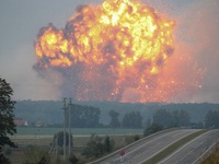 Sơ tán khẩn cấp hơn 28.000 người sau vụ nổ kho vũ khí tại Ukraine