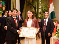 Nữ sinh gốc Việt đoạt giải Nhất cuộc thi Toán tại Hungary