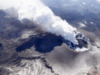 Núi lửa Shinmoe Nhật Bản phun trào dữ dội sau 6 năm