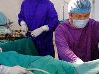 Phẫu thuật thành công cho bệnh nhân có 2 bộ phận sinh dục