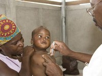 WHO thử nghiệm vaccine Mosquirix chống sốt rét tại châu Phi