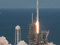 SpaceX phóng thành công tàu vận tải tái chế Dragon