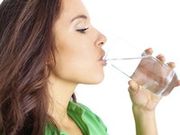 5 thời điểm trong ngày nên tạm dừng uống nước