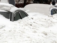 Gió lớn, tuyết dày ảnh hưởng nghiêm trọng tới đời sống người dân châu Âu