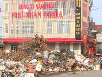 Rác thải tồn đọng trong khu dân cư ở Hà Tĩnh