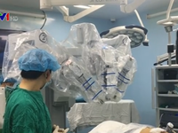 Lần đầu tiên sử dụng robot phẫu thuật ung thư dạ dày