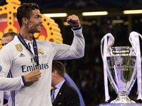 Lập cú đúp vào lưới Juventus, Ronaldo thiết lập kỉ lục mới tại Champions League