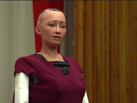 Robot Sophia được trao quyền công dân: Liệu có quá nhiều đặc lợi?