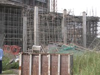 Giàn giáo công trình ở Đà Nẵng bị sập khi vừa đổ bê tông xong
