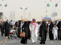 Những nỗi sợ hãi thường trực của phụ nữ Saudi Arabia