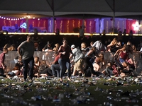 Xả súng ở Las Vegas: Thương vong hơn 400 người, nghi phạm được xác nhận 64 tuổi