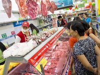 TP.HCM: Các siêu thị hỗ trợ tiêu thụ thịt lợn