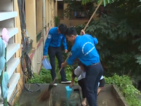Hà Nội: Sinh viên ra quân diệt bọ gậy, phòng chống sốt xuất huyết