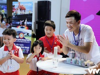 Khán giả nhí tròn mắt theo dõi MC Trần Ngọc làm 'ảo thuật' tại Ngày trải nghiệm VTV7