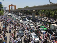 Giải quyết tắc đường ở Hà Nội: Cần tránh 'bệnh đầu to'