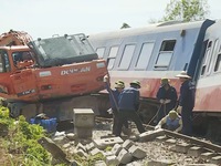 Tàu hỏa trật bánh tại Quảng Bình, hàng trăm hành khách may mắn thoát chết