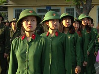 90 nữ tân binh Quân khu 7 hăng hái lên đường nhập ngũ