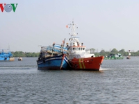 Cứu 10 ngư dân trên tàu đánh cá bị hỏng máy ngoài biển