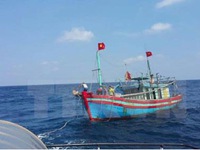 Cứu nạn thành công 6 ngư dân Nam Định gặp nạn trên biển