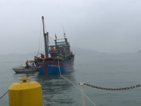 Cứu tàu cá cùng 9 thuyền viên gặp nạn trên biển