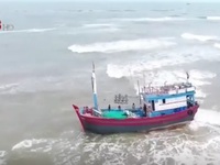 Quảng Trị cứu hộ thành công tàu cá mắc cạn