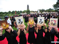 Thái Lan tưởng niệm 1 năm ngày vua Bhumibol Adulyadej băng hà