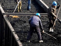Trung Quốc cấm nhập khẩu than đá từ Triều Tiên