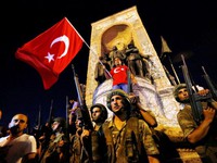 Thổ Nhĩ Kỳ sa thải hơn 7.000 cảnh sát, viên chức và học giả