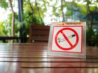 Trung Quốc và Nga cấm thuốc lá như thế nào?