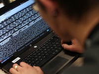 Canada: 19 triệu thư điện tử bị tin tặc tấn công