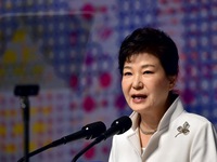 Hàng trăm nghệ sỹ kiện Tổng thống Hàn Quốc và các cựu quan chức về 'danh sách đen'