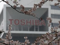 Toshiba tạm dừng tiến trình bán mảng kinh doanh chip