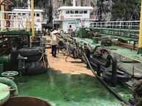 200 lít dầu bị tràn xuống vịnh Hạ Long, Quảng Ninh