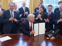 Tổng thống Mỹ ký sắc lệnh cải cách thủ tục hành chính
