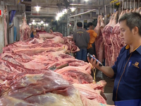 Đề án đeo vòng truy xuất nguồn gốc thịt lợn: 8 tháng triển khai vẫn còn ngổn ngang