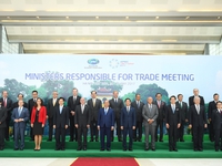 Thủ tướng tiếp các trưởng đoàn dự Hội nghị Bộ trưởng Thương mại APEC