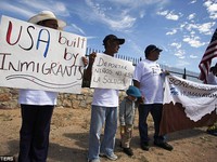 Người nhập cư trái phép vào Mỹ lo sợ bị trục xuất